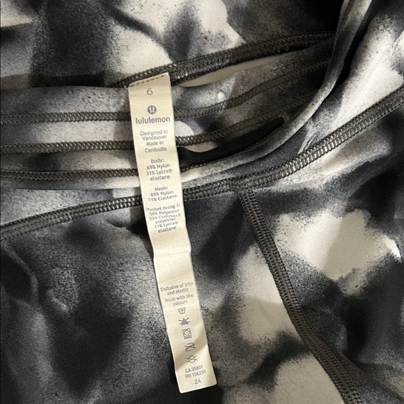 Lululemon High Rise Leggings Size 6 Black Grey Floral Print Full Length - Picture 4 of 6